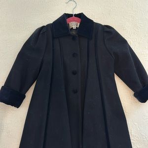 British Vogue size 5 gorgeous lined coat. Size 5. Fully lined! Bow / buttons